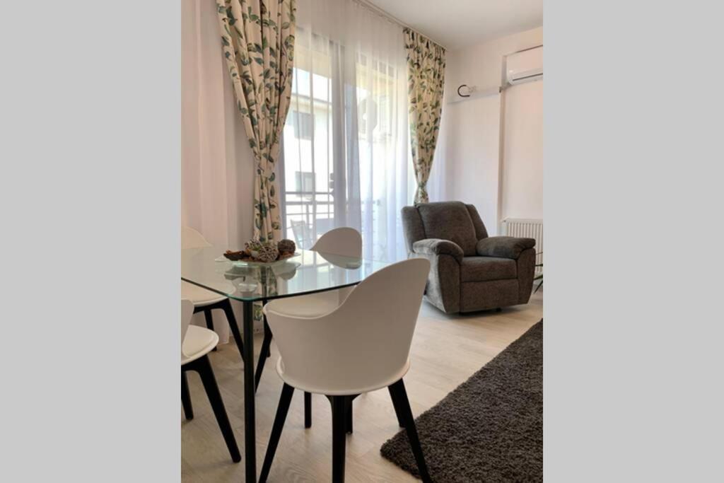 Luxor Apartment Otopeni 3 Exteriör bild